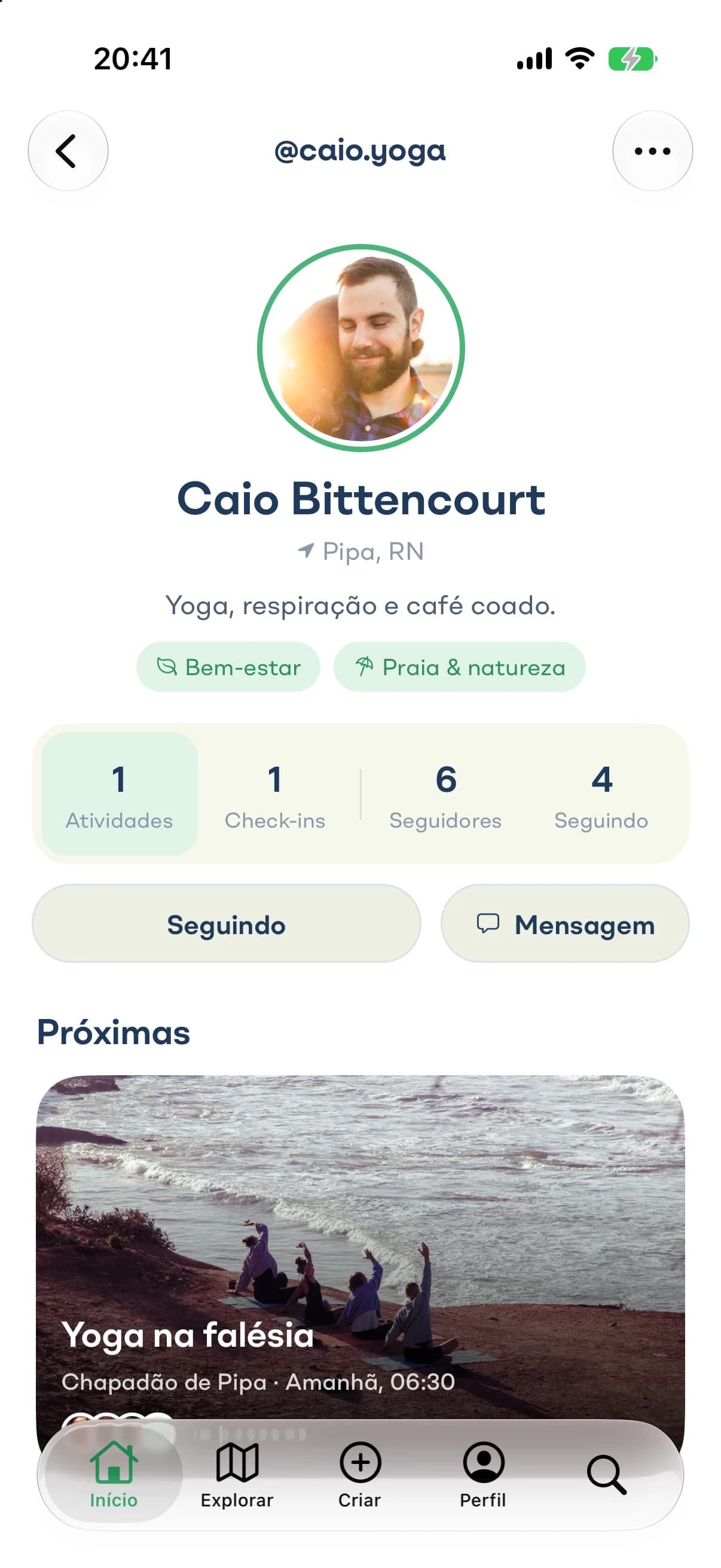 Perfil de uma pessoa com interesses, atividades e seguidores